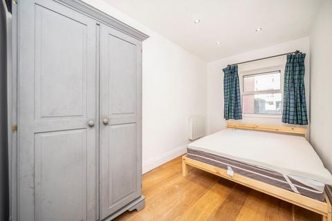2 bedroom flat to rent, Wapping Lane, London E1W
