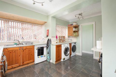 4 bedroom semi-detached house for sale, Burnett Road, Trowbridge