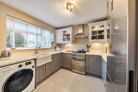 undefined, Thorpland Avenue, Ickenham, Uxbridge