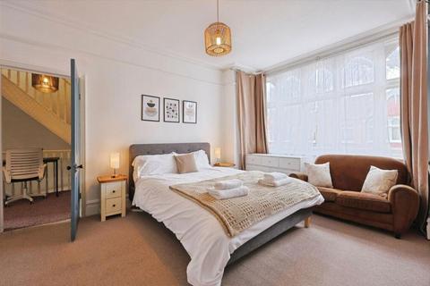 undefined, Merton Avenue, London W4