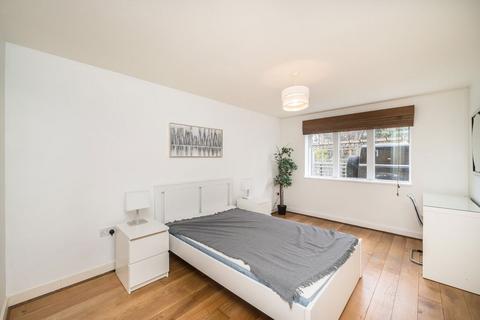 3 bedroom flat to rent, The Downs, London SW20