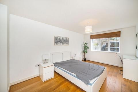 3 bedroom flat to rent, The Downs, London SW20