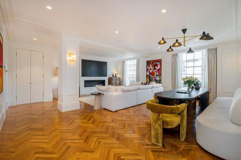 3 bedroom flat for sale, South Audley Street, London W1K