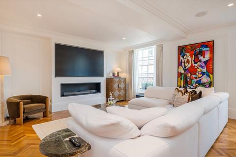 3 bedroom flat for sale, South Audley Street, London W1K