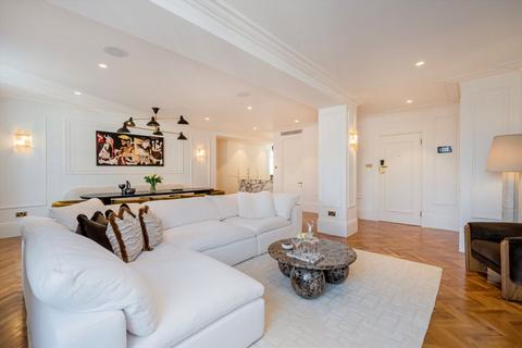 3 bedroom flat for sale, South Audley Street, London W1K