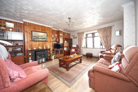 3 bedroom semi-detached house for sale, Chesford Road, Luton, Bedfordshire, LU2
