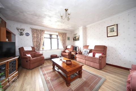 3 bedroom semi-detached house for sale, Chesford Road, Luton, Bedfordshire, LU2