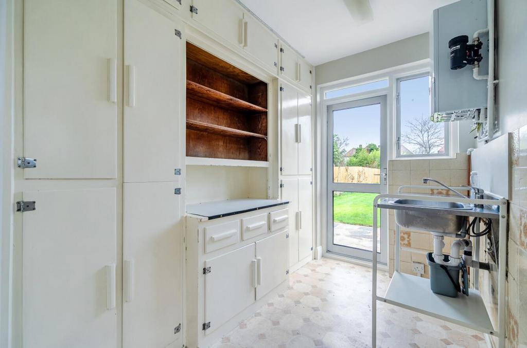 Kitchen2.jpg