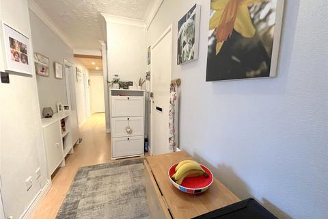 2 bedroom apartment for sale, James Court Lymington Road, Highcliffe, Christchurch, BH23