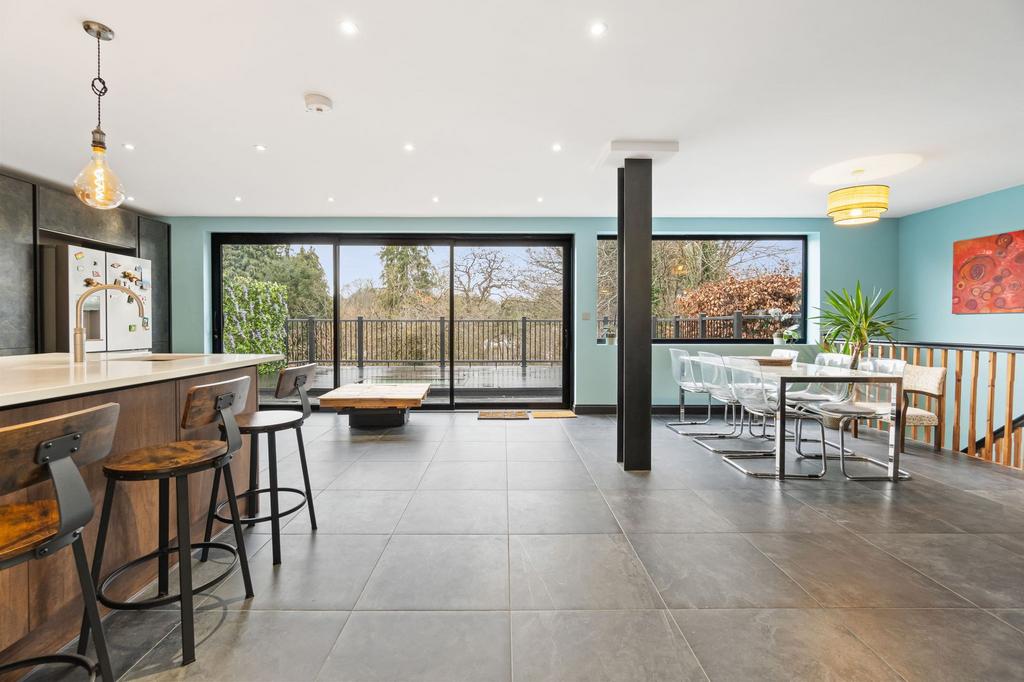 Kitchen/ Dining Area