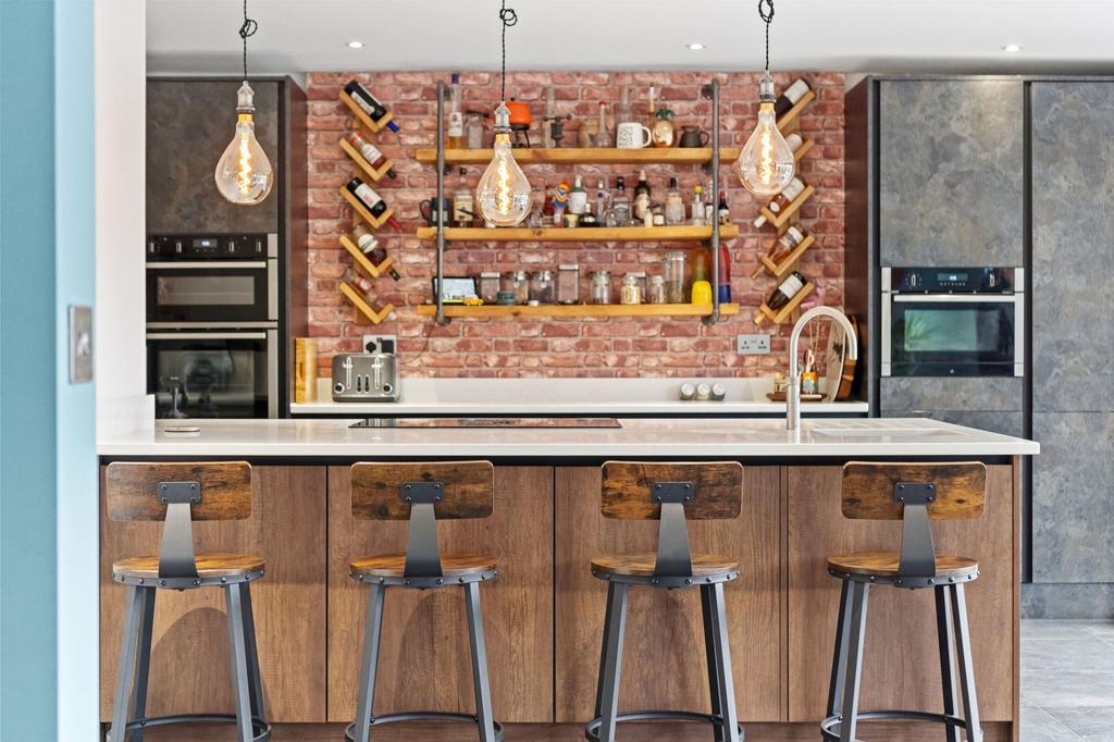 Kitchen/ Dining Area