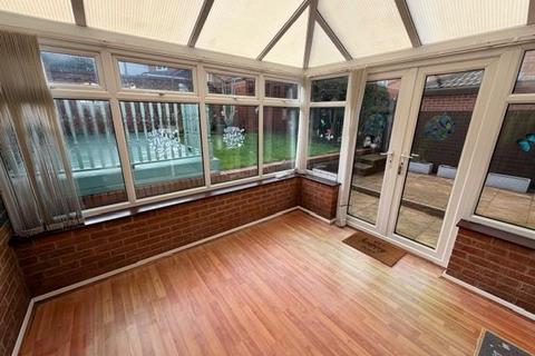 2 bedroom semi-detached house to rent, Haskard Close, Hawkinge, Folkestone