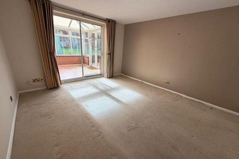 2 bedroom semi-detached house to rent, Haskard Close, Hawkinge, Folkestone