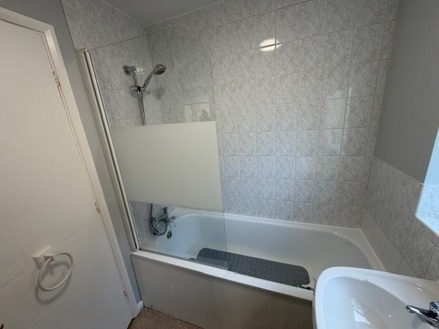 Bathroom 2.jpg