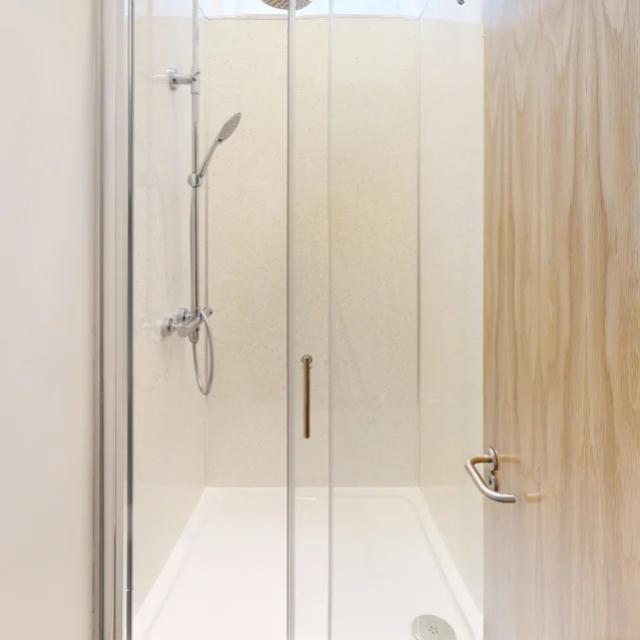 Lrg Shower-Room.jpg