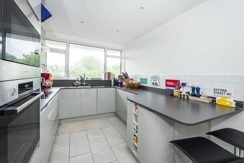 3 bedroom flat for sale, Victoria Drive, London, SW19