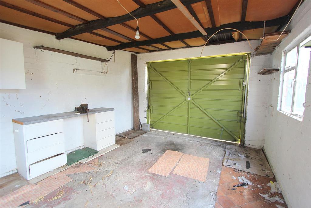Garage b.jpg