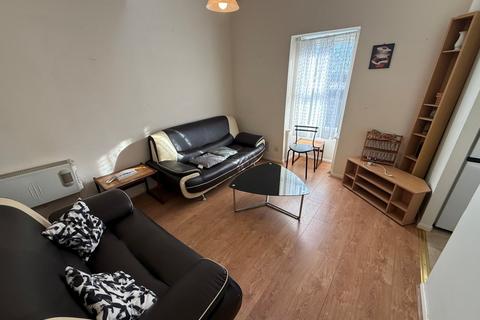 1 bedroom flat to rent, Pilgrims Close, Palmers Green