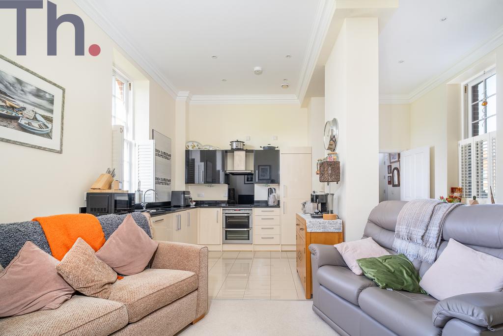 Lounge & Kitchen Area