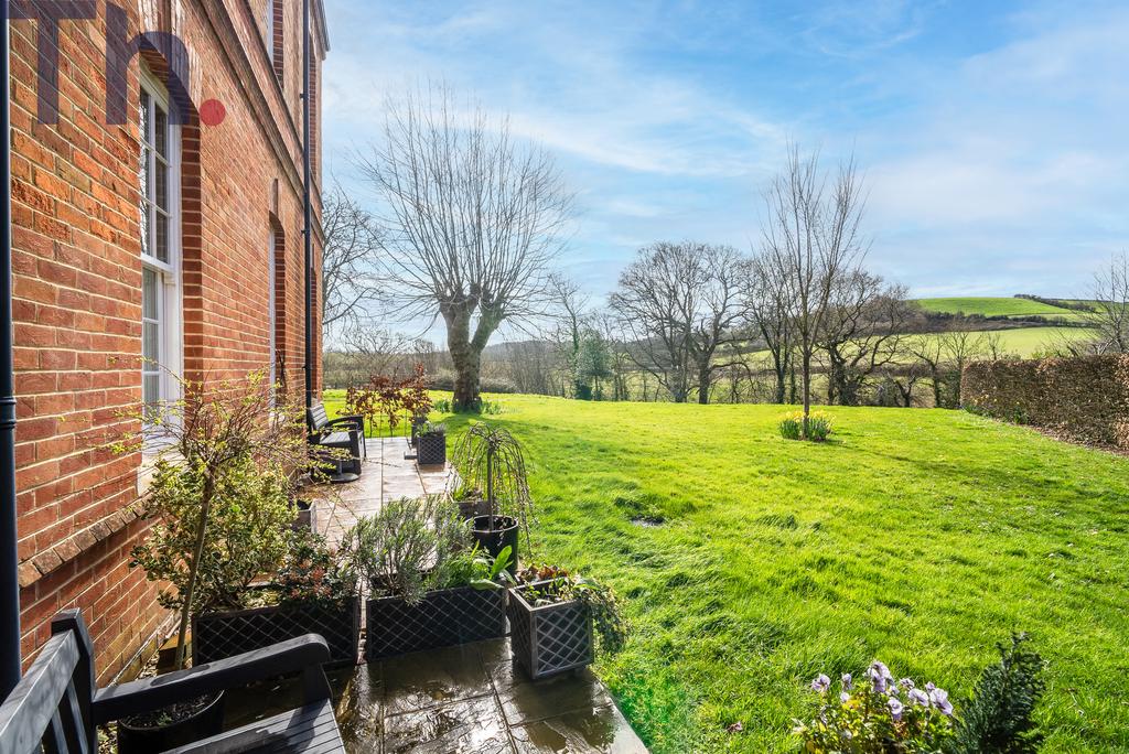 Terrace & Communal Parkland
