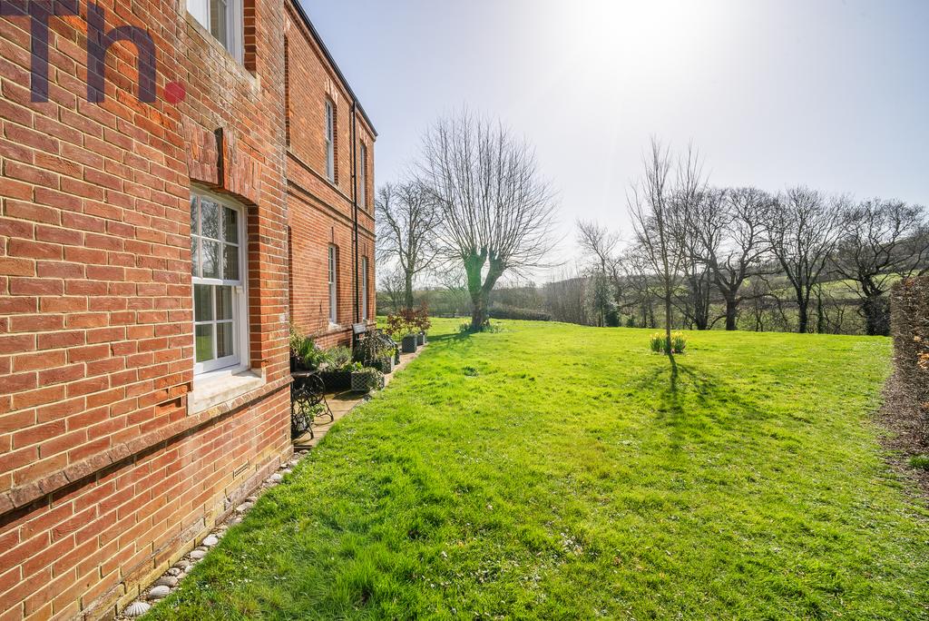 Terrace & Communal Grounds