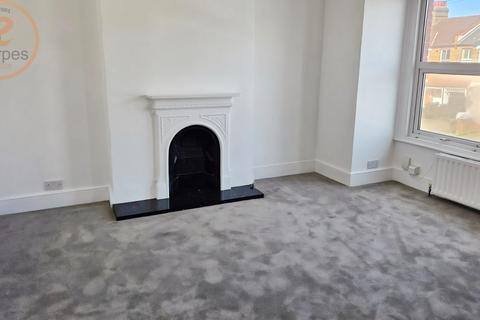 2 bedroom maisonette to rent, Graham Road, Mitcham, Greater London