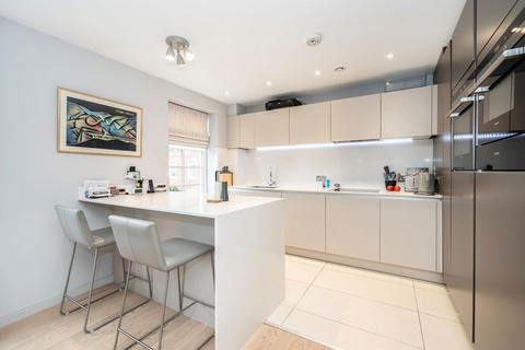3 bedroom flat for sale, Ravenscourt Gardens, London W6