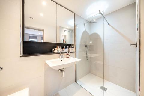 3 bedroom flat for sale, Ravenscourt Gardens, London W6