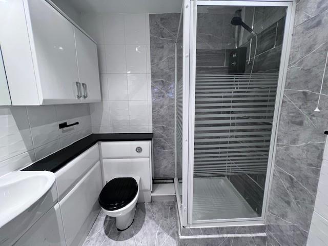 126 Portland ensuite.jpg