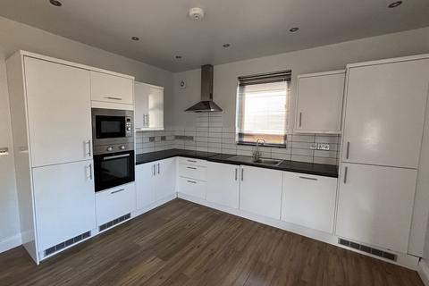 2 bedroom flat to rent, Bitton Park Road, Teignmouth, TQ14