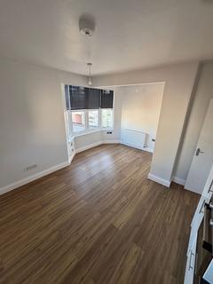 2 bedroom flat to rent, Bitton Park Road, Teignmouth, TQ14