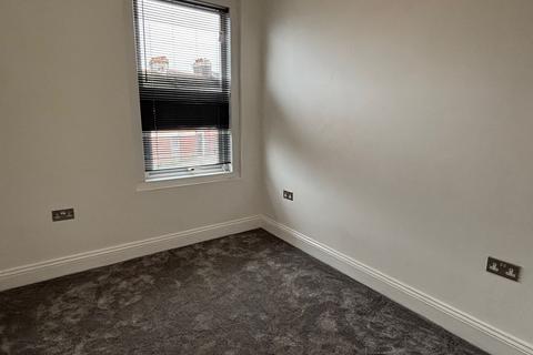 2 bedroom flat to rent, Bitton Park Road, Teignmouth, TQ14