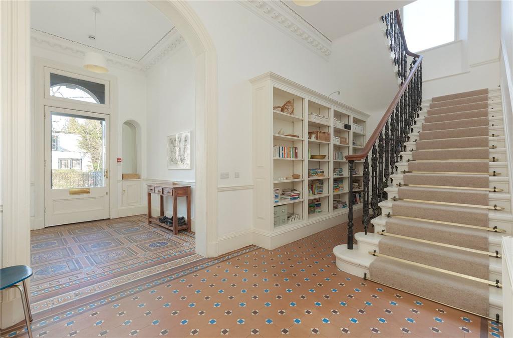 Vestibule/Entry Hall
