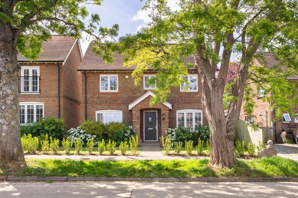 Charlwood Drive-20.jpg