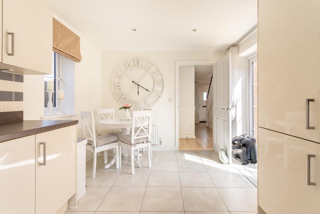 Charlwood Drive-14.jpg