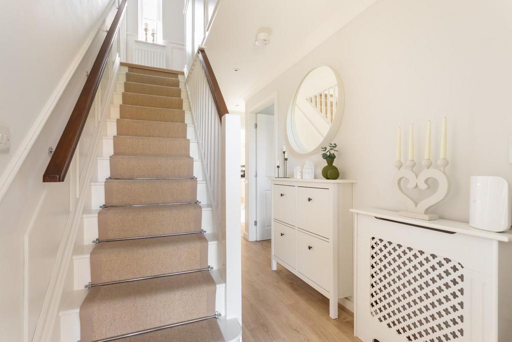 Charlwood Drive-19.jpg