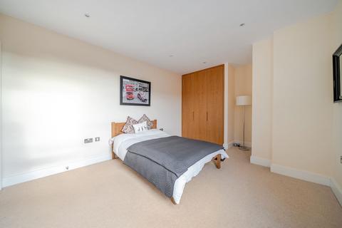 1 bedroom flat for sale, Gullivers Walk, Harbourside Court, SE8