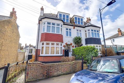 1 bedroom flat for sale, Queens Road, Leigh-On-Sea SS9
