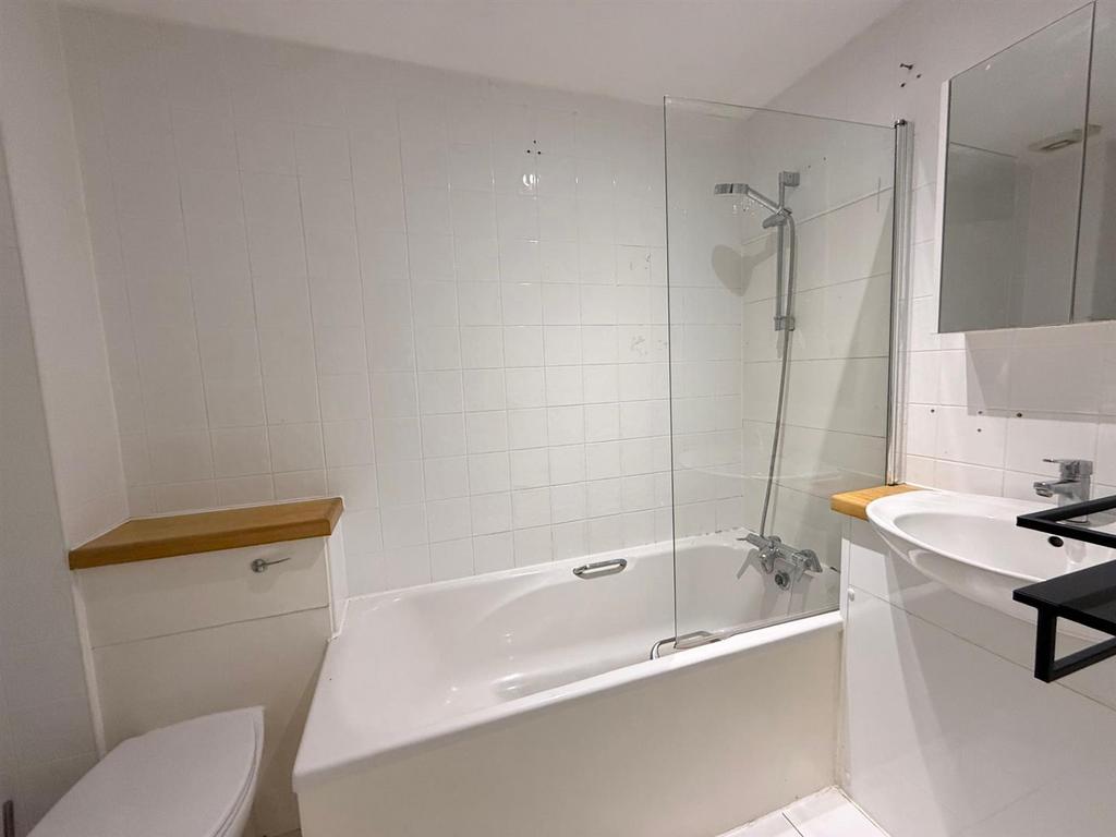 Bathroom.jpg