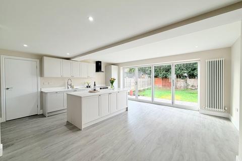 4 bedroom semi-detached house for sale, Stanley Avenue, Shirley, B90 3NJ