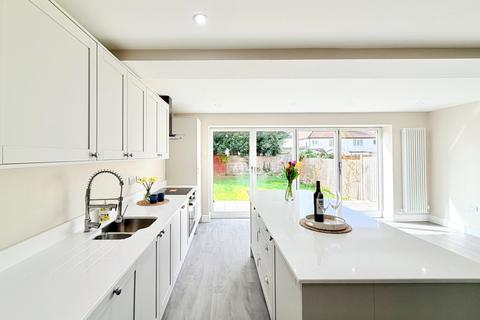 4 bedroom semi-detached house for sale, Stanley Avenue, Shirley, B90 3NJ