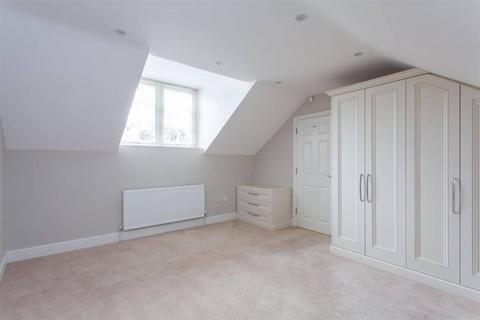 2 bedroom flat to rent, Sparrows Herne, Bushey, WD23
