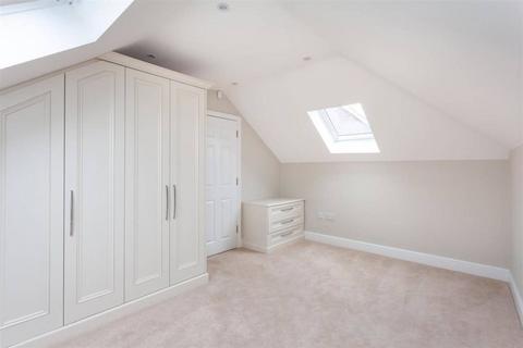 2 bedroom flat to rent, Sparrows Herne, Bushey, WD23