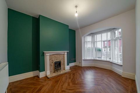 3 bedroom terraced house to rent, Broadstone Hall Road South, Stockport SK5