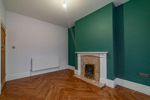 3 bedroom terraced house to rent, Broadstone Hall Road South, Stockport SK5