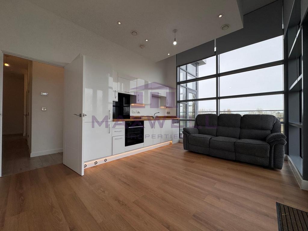 2 Bed two bath flat to rent in Harlow,...