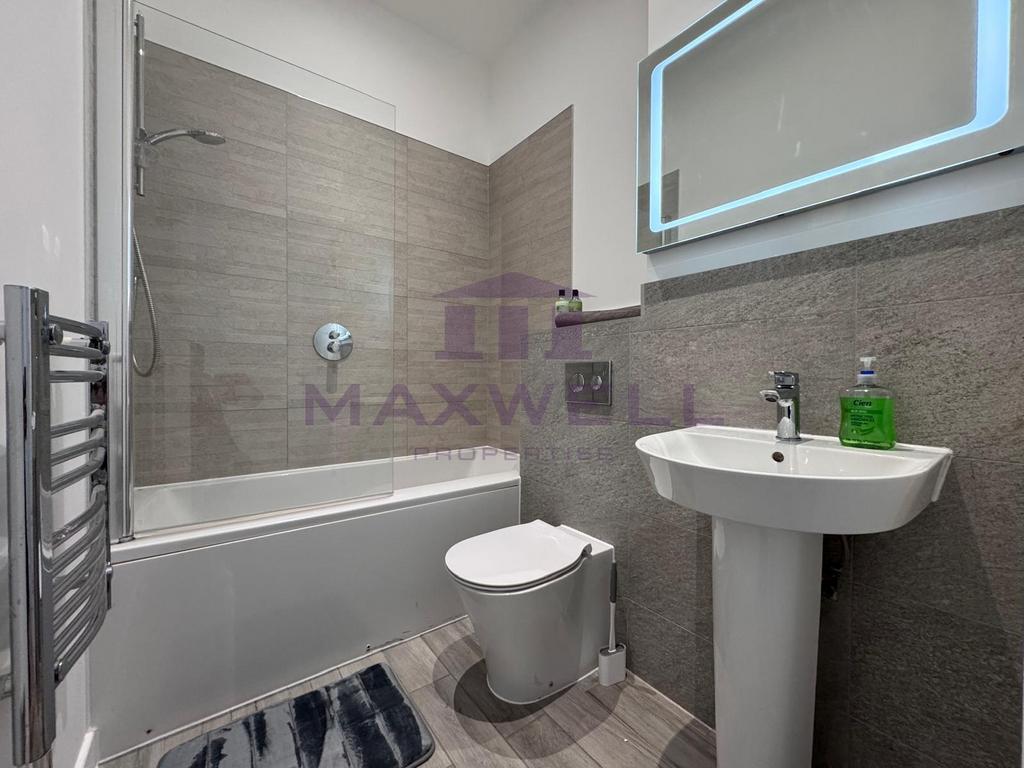 2 Bed two bath flat to rent in Harlow,...