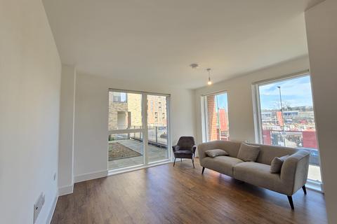 3 bedroom flat to rent, Lismore Boulevard, London, NW9