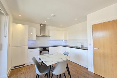 3 bedroom flat to rent, Lismore Boulevard, London, NW9