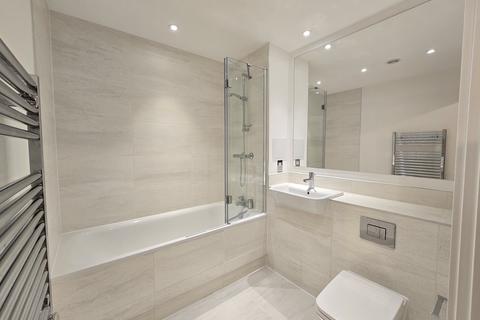 3 bedroom flat to rent, Lismore Boulevard, London, NW9